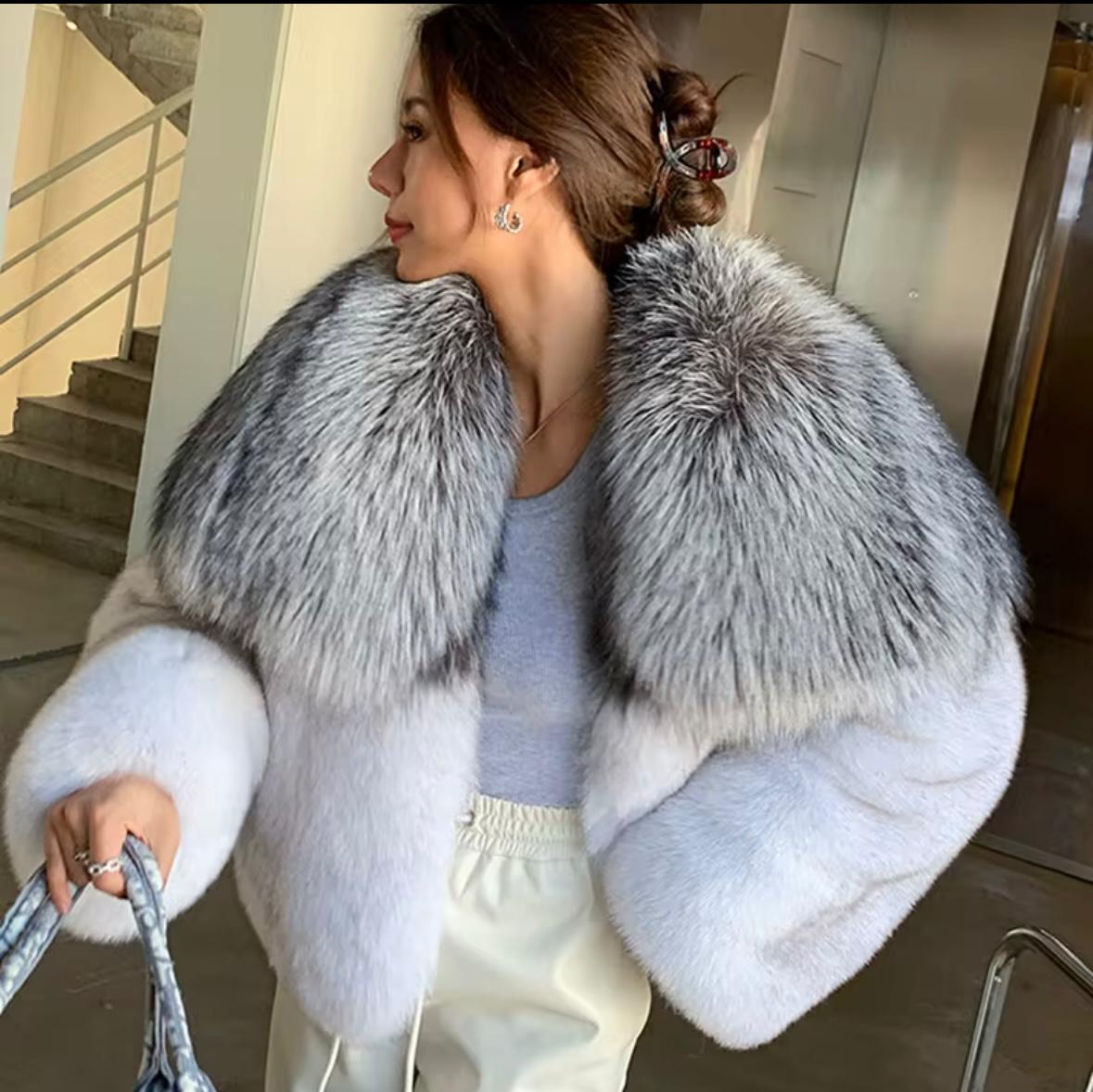 Luxury Short Real Fur Jacket – Elegant & Sporty Winter Statement