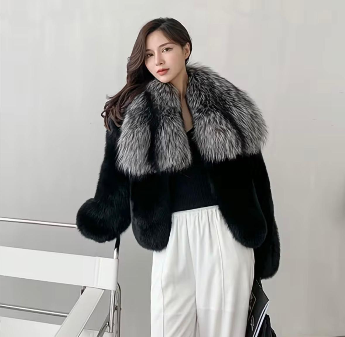 Luxury Short Real Fur Jacket – Elegant & Sporty Winter Statement