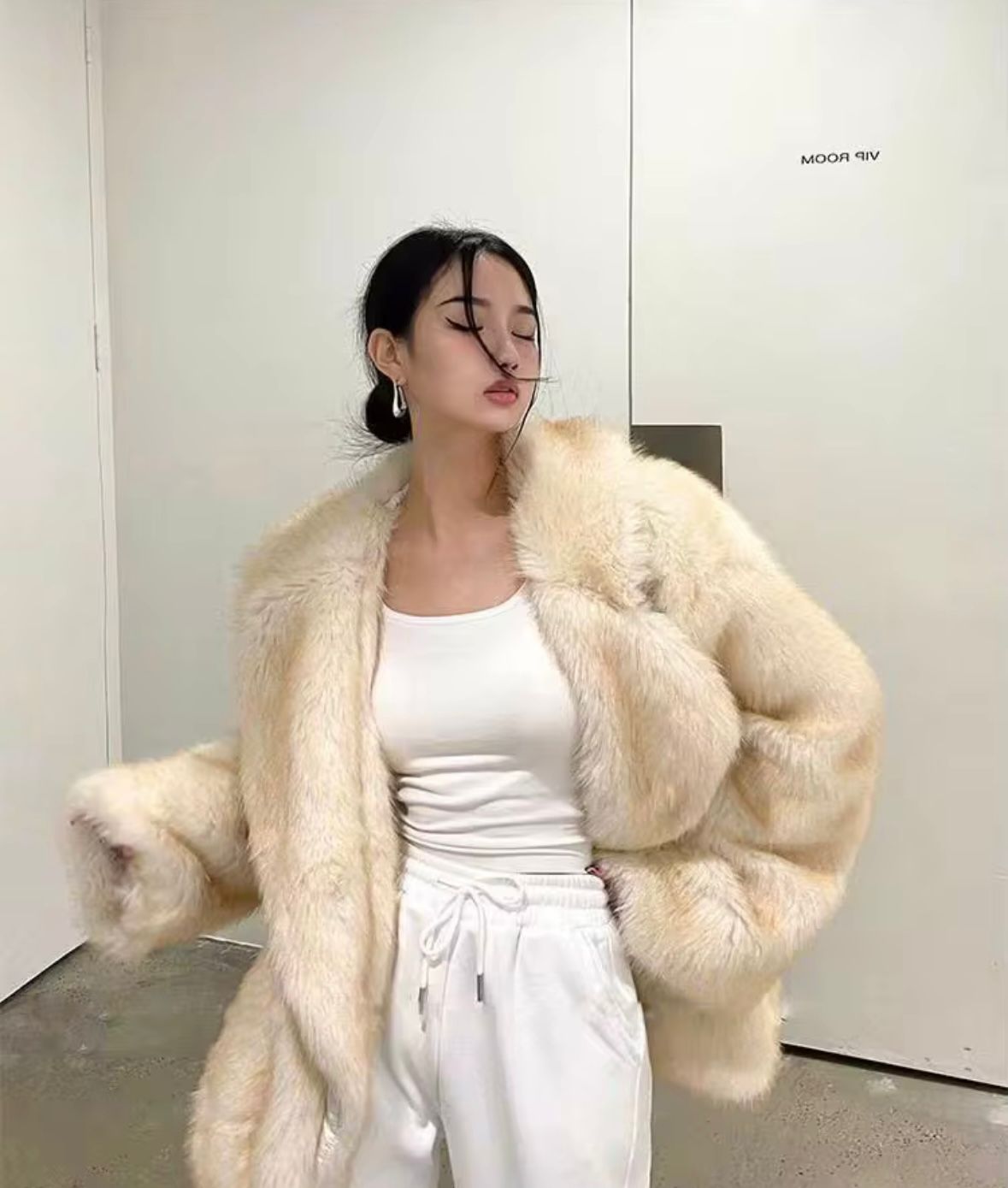 Oversized Genuine Fox Fur Coat – White Beige & Brown Beige